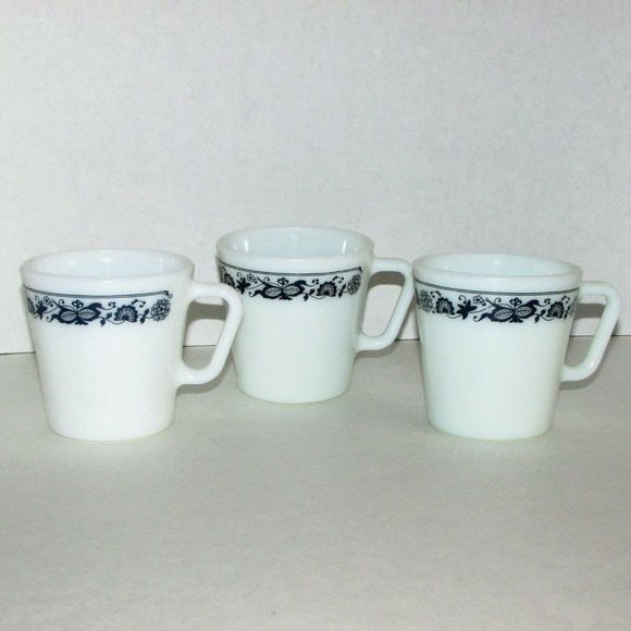 3 PYREX OLD TOWN White Milk Glass Coffee Mugs Blue Onion Vintage - Picture 1 of 10